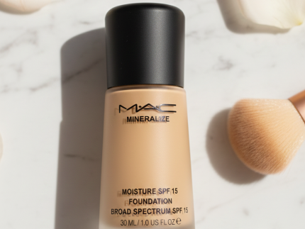 MAC Mineralize Moisture SPF 15 Foundation – NC15 | Hydrating, Natural Satin Finish